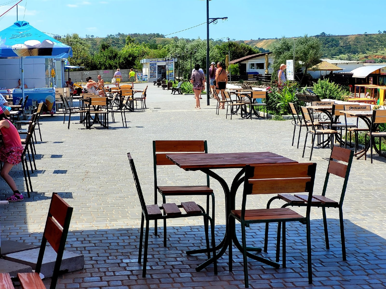 Инфраструктура Песчаного: летняя площадка кафе