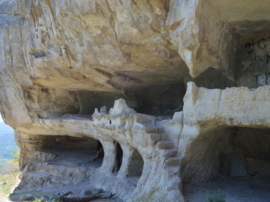 Пещерный город Тепе-Кермен 